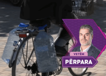 Vlora turistike e Ramës pa ujë prej javësh, qytetarët: S’kemi as me çfarë lahemi