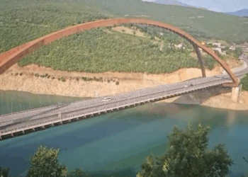 Aksident i trefishtë në Urën e Re të Kukësit, devijohet trafiku