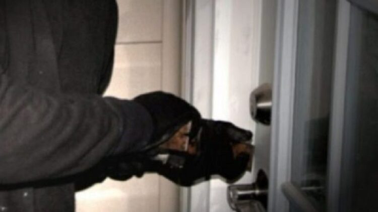 Vodhën një kasafortë para dy vjetësh në Korçë, zbulohen 3 autorët