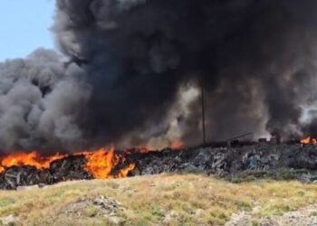 Fusha e mbetjeve përfshihet përsëri nga flakët, Vlora mbulohet nga tymi kancerogjen