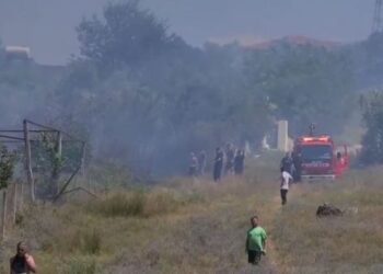 Zjarrfikësi nga Kuçova asfiksohet dhe pëson infarkt, dërgohet në spital në gjendje të rëndë