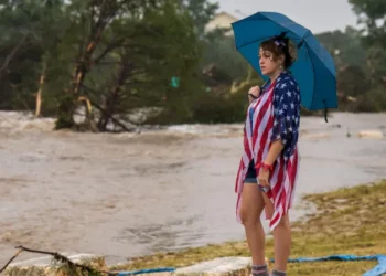 Përmbytje biblike në Teksas, deri tani 25 vajza të zhdukura nga kampi veror, Trump shprehet i tronditur