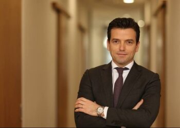 A erdhi fundi politik i Veliajt? Ja si përgjigjet Agron Shehaj