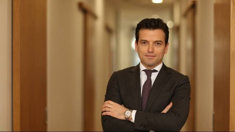 A erdhi fundi politik i Veliajt? Ja si përgjigjet Agron Shehaj