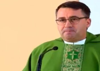 ‘Ligji nuk është mbi Zotin’, famullitari i Shkodrës për përplasjet në Theth: Banorët u mashtruan