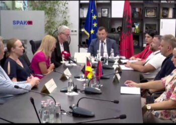 Mashtronin gjermanët me call center duke u hequr si policë, SPAK shkatërron rrjetin me bazë në Tiranë