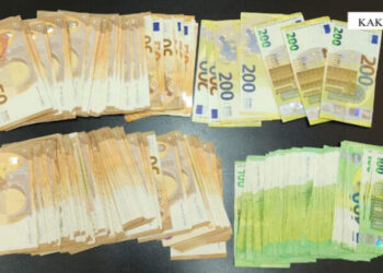 Tentoi të nxirrte nga Shqipëria 14 mijë euro pa i deklaruar, procedohet 40-vjeçari në Kakavijë