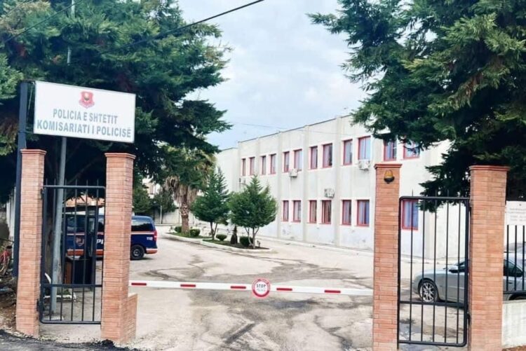 Djali nga Kavaja mashtron babanë, inskenon rrëmbimin duke i kërkuar para