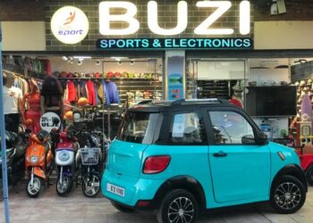 “Buzi Store shet motorë elektrikë pa dokumenta”/ Qytetarët denoncojnë: Policia po na i sekuestron