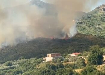 Vatër e re zjarri në fshatin Dukat- Fushë, rrezikohen banesat!