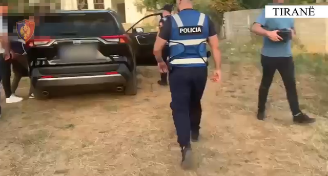 EMRAT/ Sekuestrohet mbi 1 KILOGRAM K*K*INË në Tiranë, pranga dy personave!