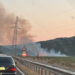 Zjarr në Velipojë, tymi pushton rrugën kryesore