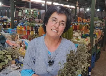 “Rigon me kupon”/ Rrëfehet Bardha Nesturaj, tregtarja që u bë virale pas përplasjes me inspektorin