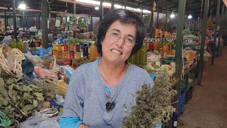 “Rigon me kupon”/ Rrëfehet Bardha Nesturaj, tregtarja që u bë virale pas përplasjes me inspektorin