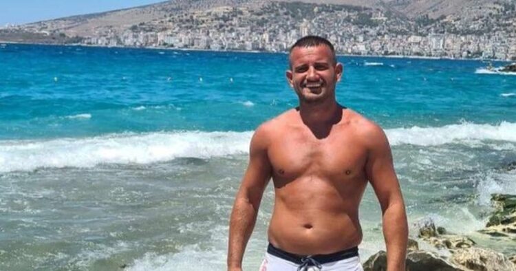 “Heroi i heshtur” i turistëve në Sarandë! Ky është i riu i cili shpëtoi sot gjashtë pushuesit që rrezikuan të mbyteshin