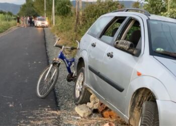Aksident i rëndë në Lezhë, makina përplas 10-vjeçarin me biçikletë, fëmija niset drejt Traumës
