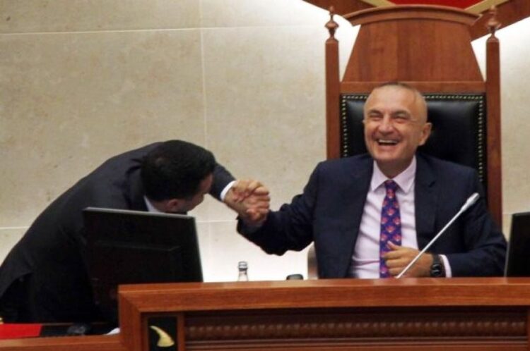 Meta i dërgon letër të hapur Arben Ahmetajt, i tregon si u rrëmbye nga “kapuçonët maskëzinj”