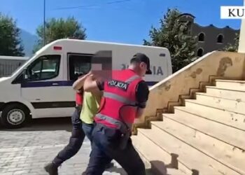 Iu gjetën në banesë municione dhe një kallashnikov, arrestohet