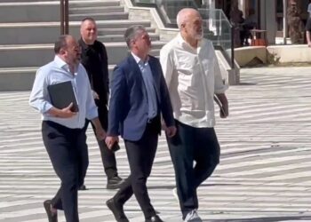 Rama sërish në Vlorë pas shkarkimeve – Detajet