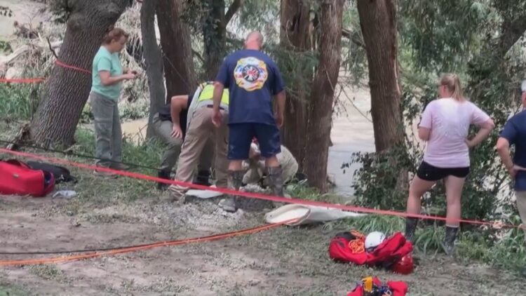 Kërkimet vazhdojnë, rritet bilanci i tragjedisë në Teksas, 111 viktima dhe 172 të humbur