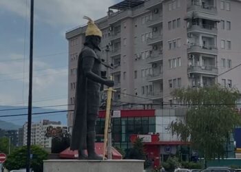 Shtatorja e Skënderbeut në Prizren bëhet objekt i vandalizmit