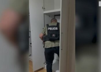 Hyrja e fshehtë nga dollapi, del videoja e laboratorit ku prodhoheshin pasaporta për në SHBA, 20 mijë euro copa