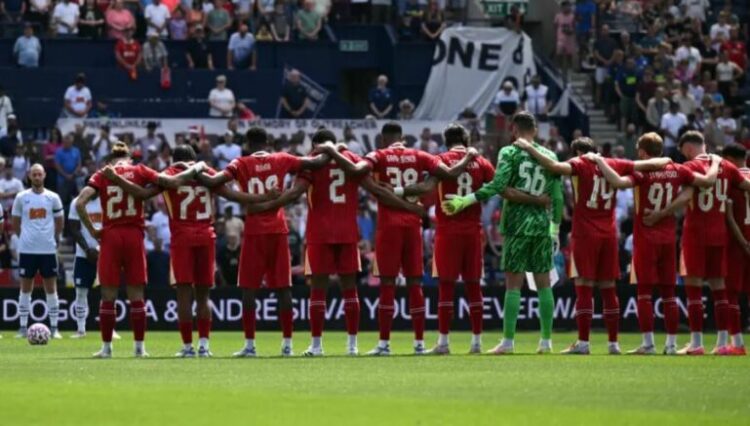 Liverpool rikthehet në fushë, nderohet Diogo Jota (VIDEO)