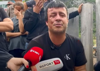 Shembjet në Theth, banori me aftësi të kufizuara mes lotësh: Nuk ka asnjë pëllëmbë beton, vetëm dru