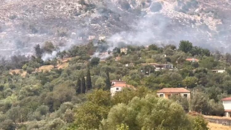 Zjarret në Delvinë rrezikojnë banorët, Ministria e Mbrojtjes shpërngul tre fshatra