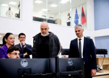 Qendra e Monitorimit të Trafikut, gropa e Gentian Gjylit me Endrin e MCN-së, që thithi 4.5 milionë euro, akoma në “testim”