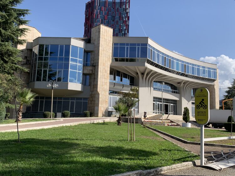 Pallati i Kongreseve privatizohet, i merret Bashkisë i kalon Blendi Gonxhes për “Rivitalizim”