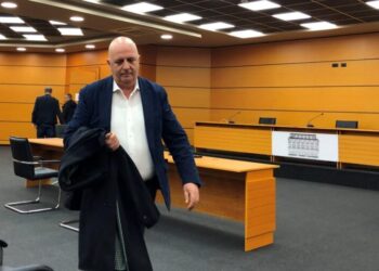 Komisioneri Publik kërkoi shkarkimin, por Dumani tërhoqi kërkesën/ Pushohet çështja e prokurorit Kote