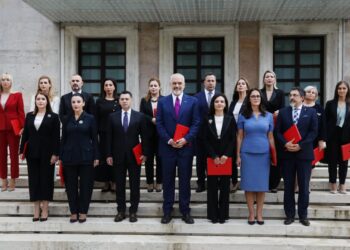 Rama ikën me pushime, emrat e ministrave të rinj në fund të gushtit