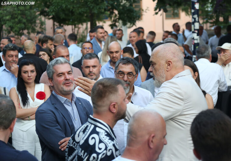 “Partia-shtet”, ja si e përdor Rama pushtetin politik mbi administratën vendore