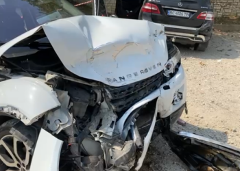 Tragjedi në Shqipëri / Vdes 7-vjeçari në aksident, prindërit…