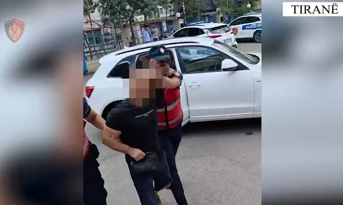 Kapet në Tiranë “koka” e një organizate kriminale ndërkombëtare. Tentoi ti ikte policisë (EMRI)