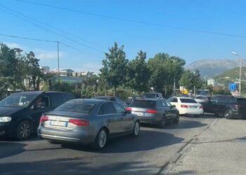 Pushuesit ikin nga plazhi, 15 kilometra trafik në Lezhë!