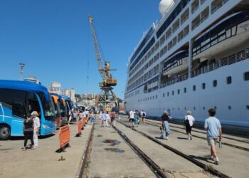 Pas Kosovës edhe italianët nisin “të braktisin” Shqipërinë, bien hyrjet për qershorin