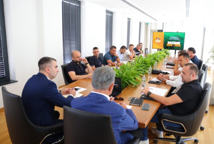 FSHF konsultohet me drejtuesit e klubeve të “Abissnet Superiore” për rishikimin e skemës “Final 4”