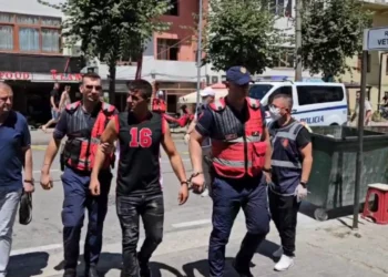 Zbulohet autori i vrasjes në Pogradec/ Viktima u mbyt dhe u godit me thikë nga i dashuri, më pas u dogj shtëpia