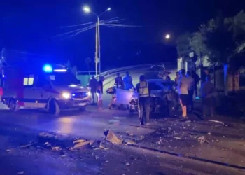 Aksident i rëndë në aksin Lezhë-Shkodër, automjeti përplaset me kamionin e mbetjeve urbane