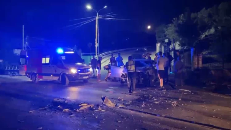 Aksident i rëndë në aksin Lezhë-Shkodër, automjeti përplaset me kamionin e mbetjeve urbane