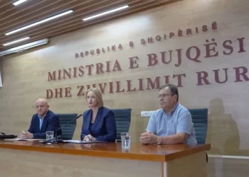 Rama kërkoi shkrirjen, Denaj i pezulloi dhe do fusë në provim inspektorët e AKU-së