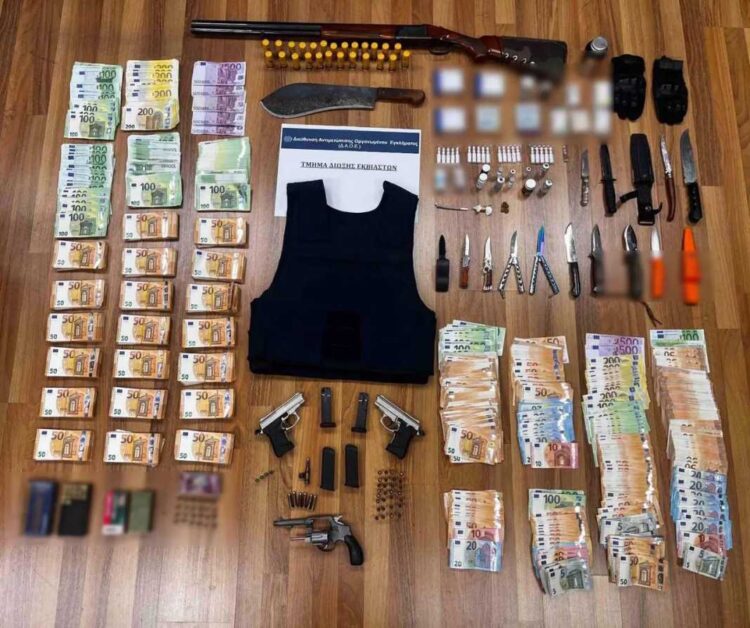 Përplasje me armë në Greqi: Në pranga 12 shqiptarë e grekë, sekuestrohen armë e para