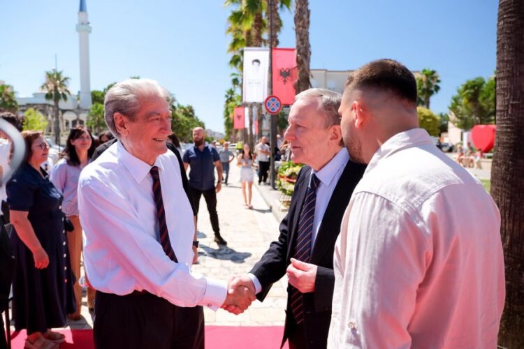 Ndarja nga jeta e ish-ambasadorit Daum, Berisha: Ambasadori i lirisë mbylli sytë në atdheun e tij të dytë