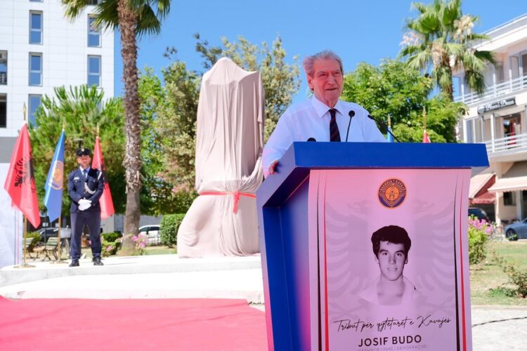 “Rama burgos kundërshtarët”/ Berisha nga Kavaja: Të ngrihemi kundër armikut më të egër të shqiptarëve