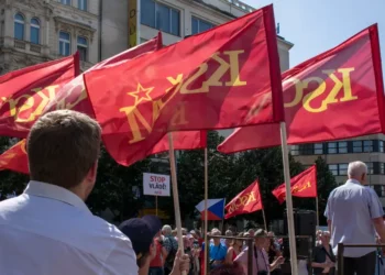 DW: Republika Çeke ndalon propagandën komuniste, e barazon me nazizmin