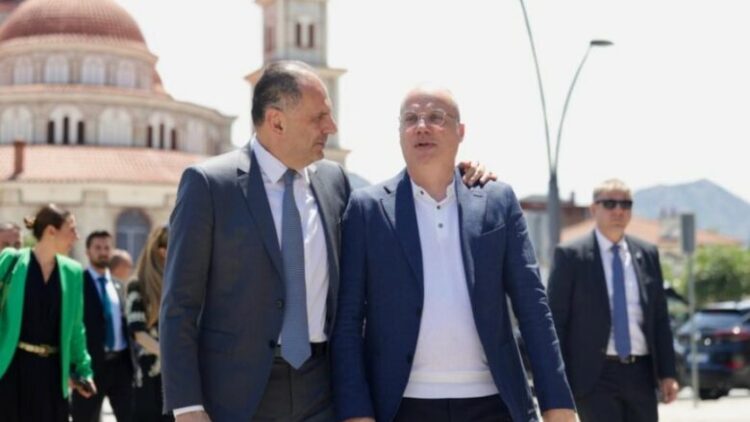 Hapi konsullatën, ministri i Jashtëm grek nga Korça: S’ka më ndryshim kufijsh