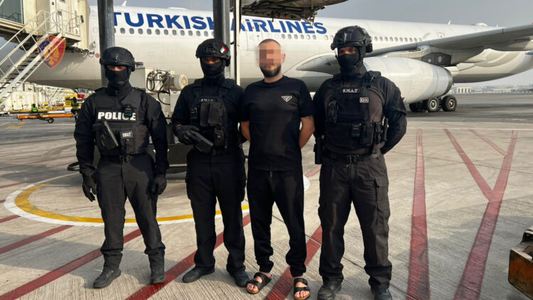 Pjesë e një grupi kriminal dhe i akuzuar për vrasje, Denis Bajri ekstradohet nga Dubai