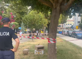 Sherr për lojën e dominosë në Durrës, i moshuari i fut thikën shokut